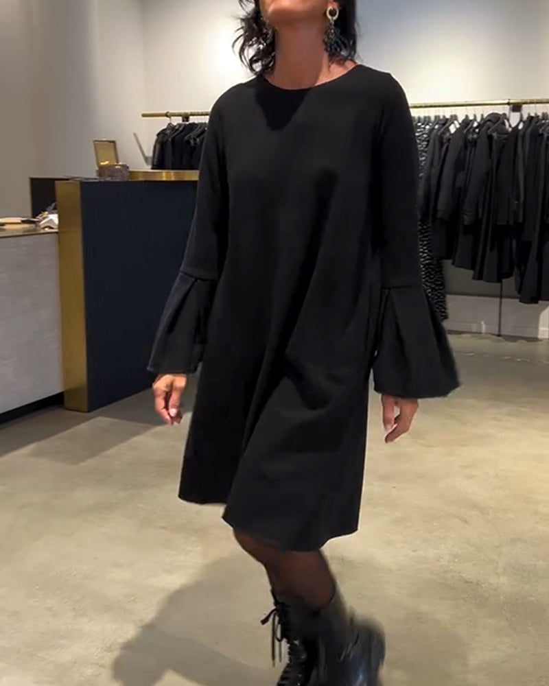 VESTIDO CON MANGAS ACAMPANADAS Y VOLANTES