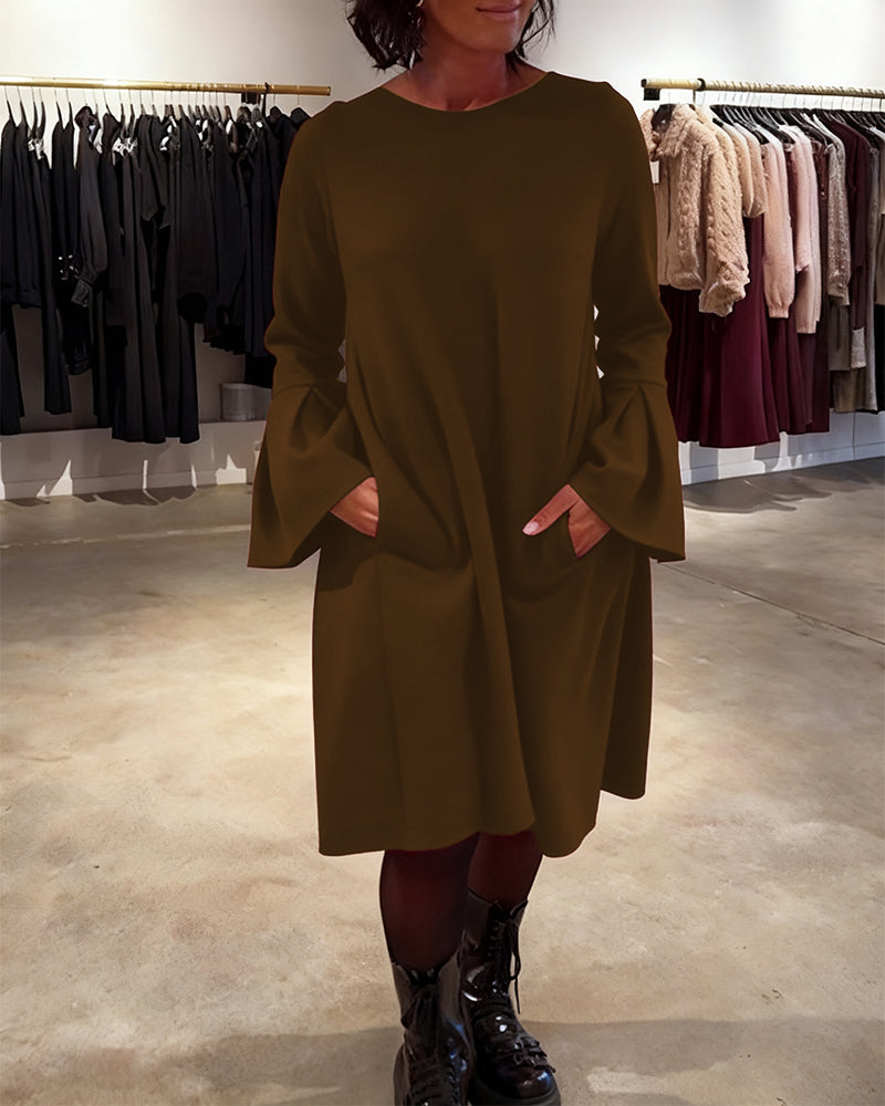 VESTIDO CON MANGAS ACAMPANADAS Y VOLANTES