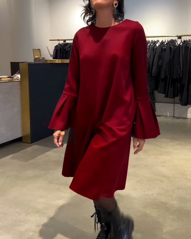 VESTIDO CON MANGAS ACAMPANADAS Y VOLANTES