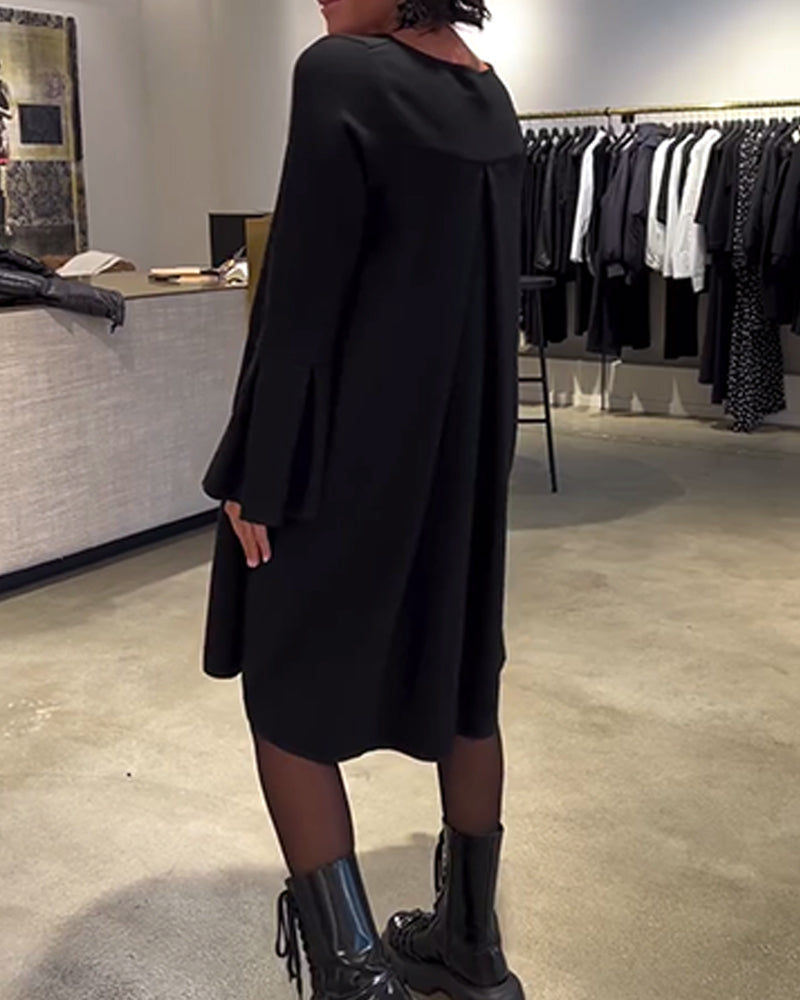 VESTIDO CON MANGAS ACAMPANADAS Y VOLANTES