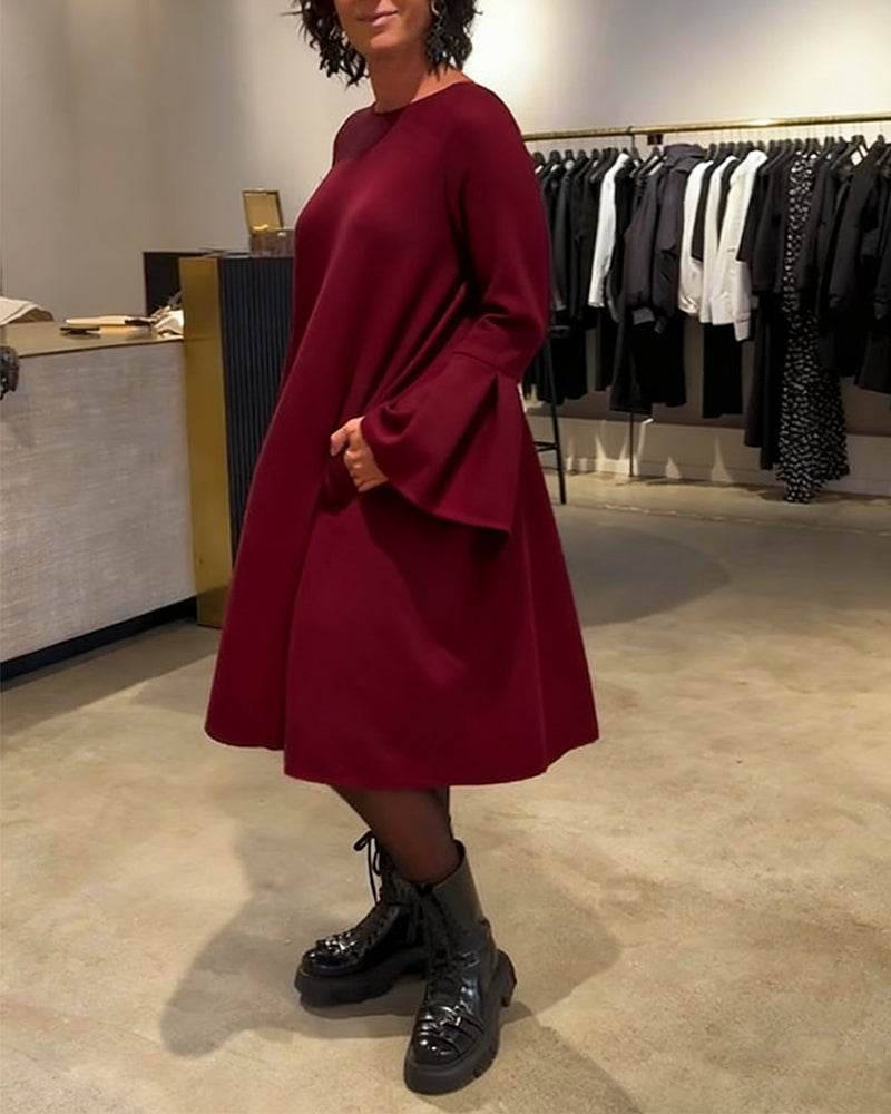 VESTIDO CON MANGAS ACAMPANADAS Y VOLANTES