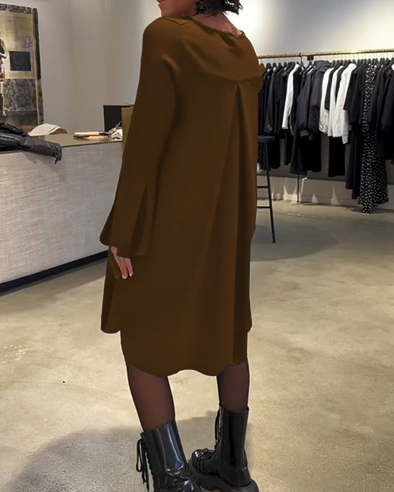 VESTIDO CON MANGAS ACAMPANADAS Y VOLANTES