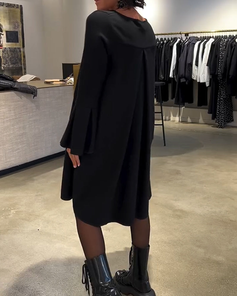 VESTIDO CON MANGAS ACAMPANADAS Y VOLANTES