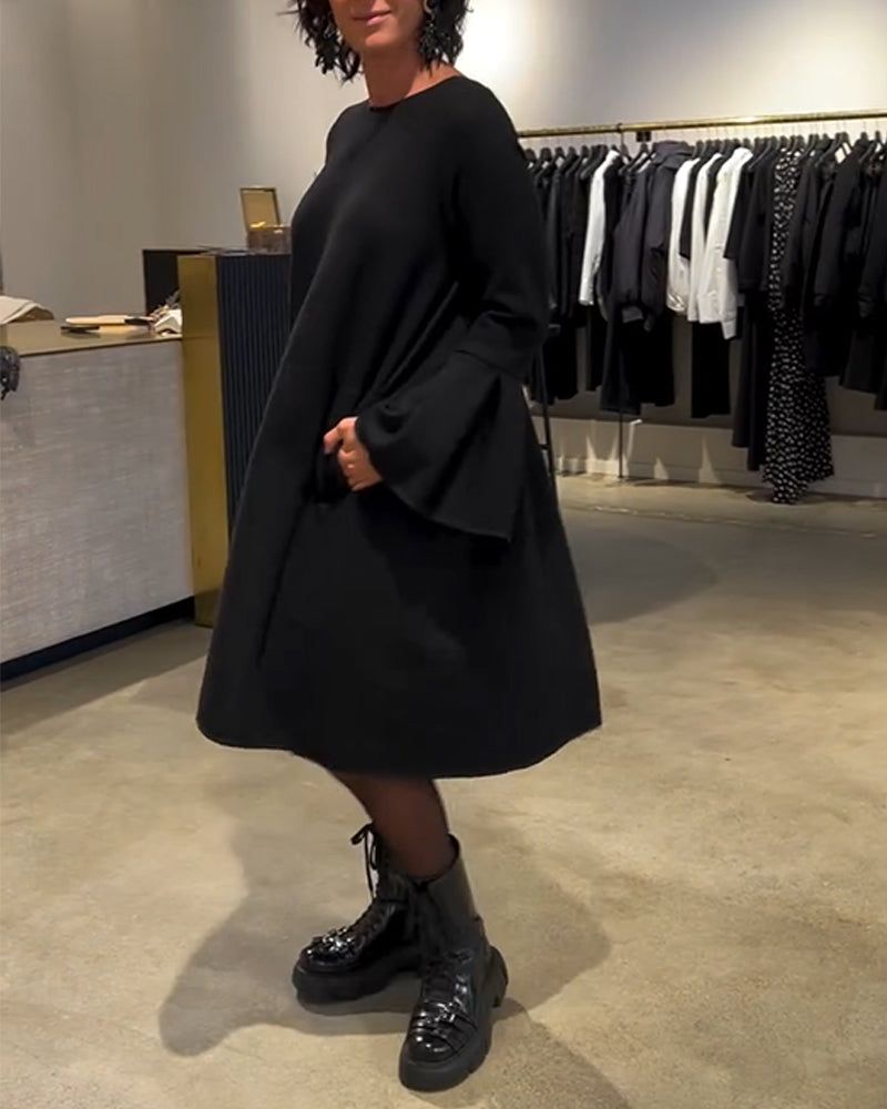 VESTIDO CON MANGAS ACAMPANADAS Y VOLANTES