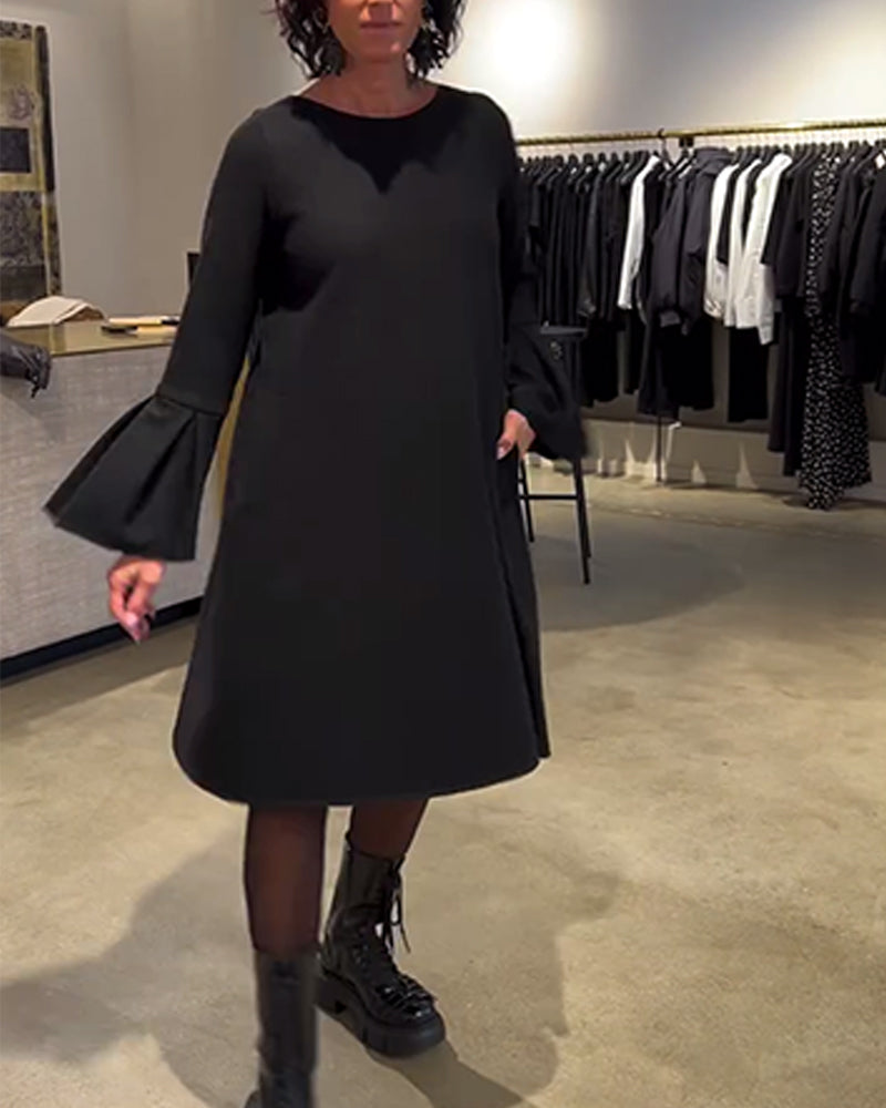 VESTIDO CON MANGAS ACAMPANADAS Y VOLANTES