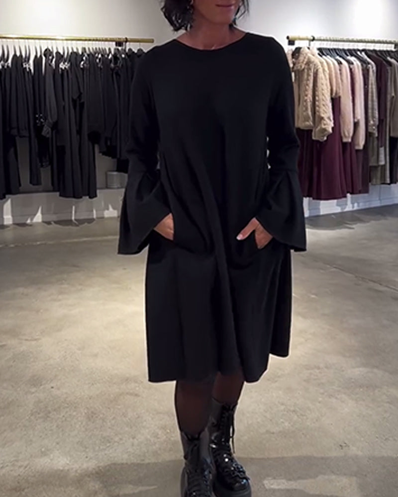 VESTIDO CON MANGAS ACAMPANADAS Y VOLANTES